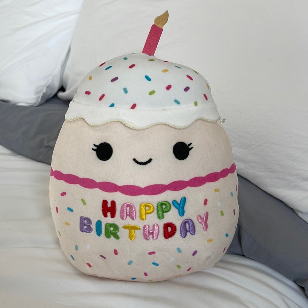 Lyla birthday cake 10” squishmallow